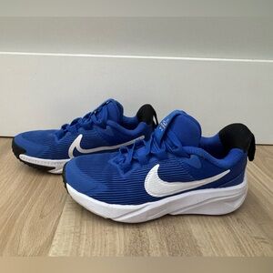 NIKE Boys Sneakers
